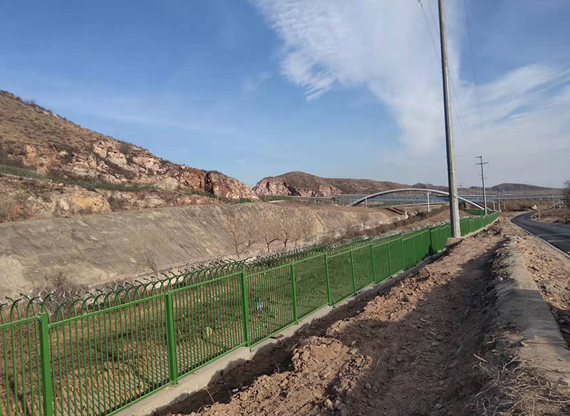 南水北（běi）調（diào）中線幹（gàn）線京津冀段（duàn）隔離網（wǎng）